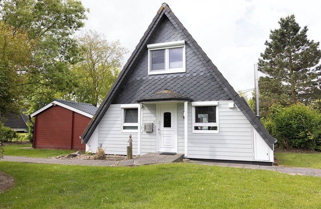 Vacation home Fuchsbau. Peaceful and close to the beach.