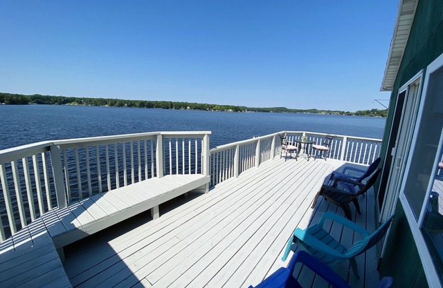 Vacation Haven Pentwater Lake Cottage