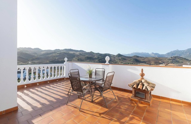 Maison de vacances "Casa de Teones" avec vue sur les montagnes, piscine privée et terrasse