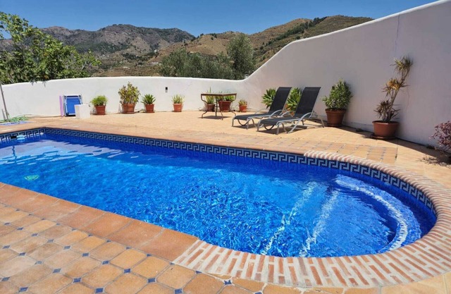 Maison de vacances "Casa Laura" avec vue sur les montagnes, piscine, jardin, climatisation et Wi-Fi