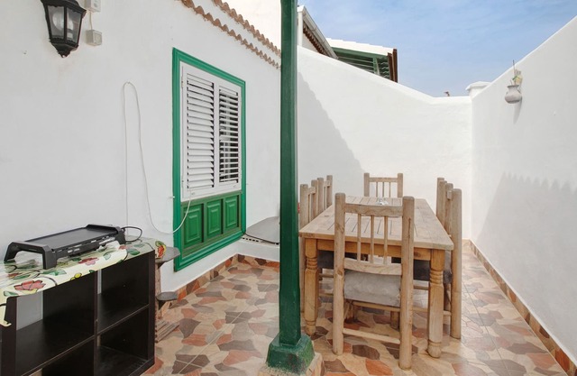 Maison de vacances Chalet Duplex Independiente Abades avec vue sur la mer, Terrasse & Wi-Fi