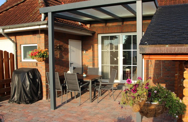 NEW Conny vacation home with bathing jetty and rowing boat