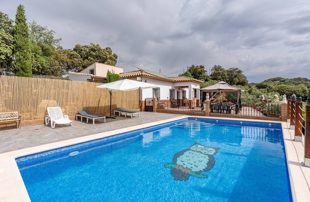 Maison de vacances "Cortijo La Solana Montefrío" avec vue sur les montagnes, piscine privée et Wi-Fi