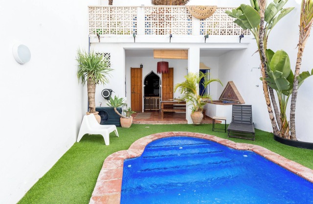 Maison 'El Patio Andaluz', bel intérieur, piscine chauffée, Wi-Fi et climatisation