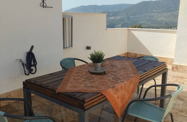 Maison de vacances "El Valle Verde" avec vue sur les montagnes, terrasse privée et Wi-Fi