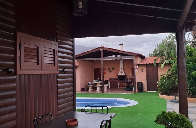 Maison de vacances "La Molineta" avec vue sur les montagnes, piscine, jardin, terrasse et Wi-Fi