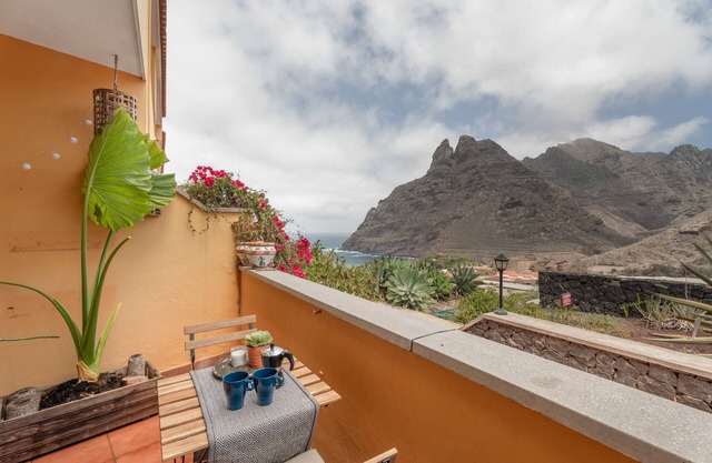 Maison de vacances 'La Casa De Los Viajeros' avec vue sur la mer, terrasse privée et Wi-Fi