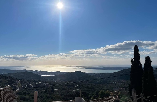 Maison de vacances 'Faraggi House' avec vue sur la mer, balcon privé et Wi-Fi.