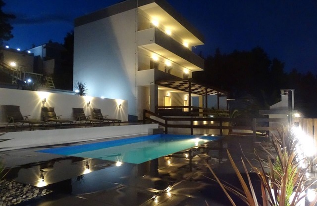 Vacation home for 12 guests with 180m² in Posedarje (264091)
