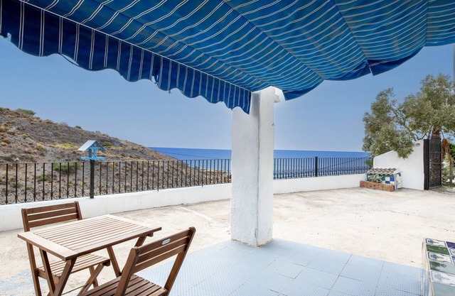 Maison de vacances "Lathe Biosas" avec vue sur la mer, 2 terrasses privées et Wi-Fi