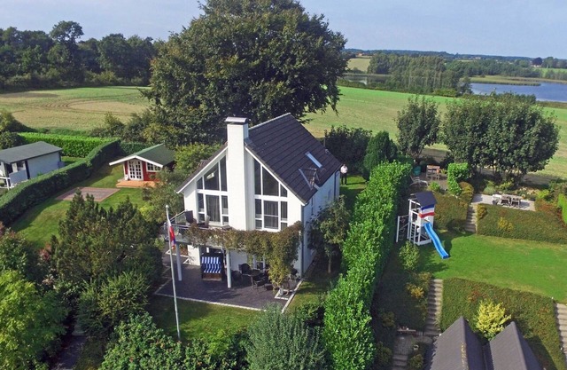 Maison de vacances indépendante avec équipement moderne et cuisinière pour les familles