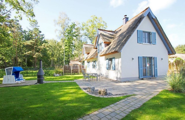 Holiday home Stranddistel - close to the beach, thatched roof, with garden, sauna, dog-friendly - holiday home