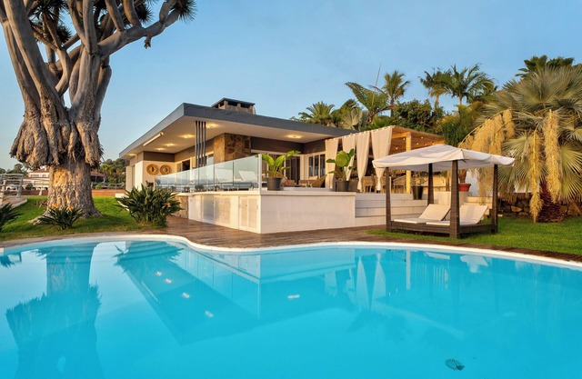 Maison de vacances "Villa Bahía de Michel" avec vue sur mer, piscine, jardin & Wi-Fi