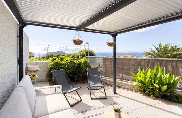 Maison de vacances 'Villa En Taro' avec vue sur la mer, terrasse privée et Wi-Fi