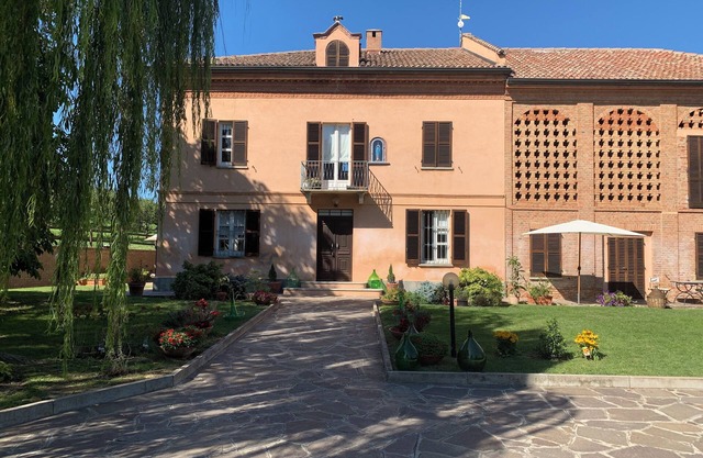 Vacation home with POOL - Wine region Piemonte/Italy