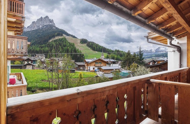 Appartement de vacances "Ciasa Lino Aloch" avec vue sur la montagne et Wi-Fi