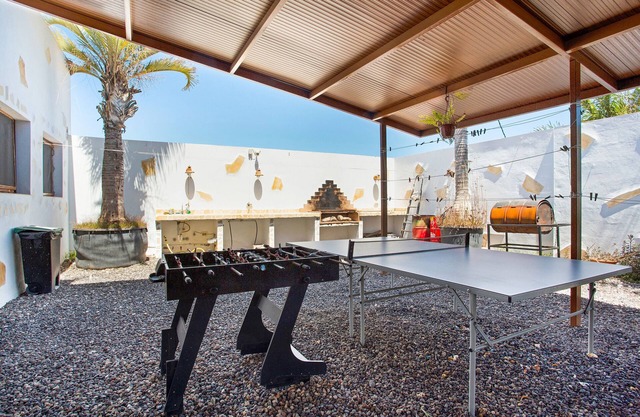 Vacation 'Las Palmeras B' with Sea View, Shared Terrace and Shared Garden