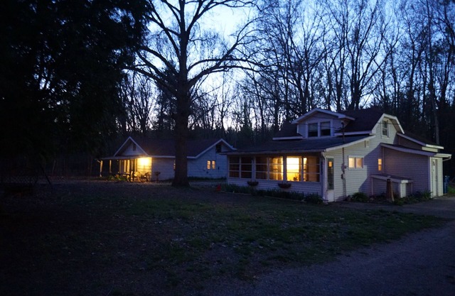 Vacation like a local Michigander at Guy's Doll House!nFamily & pet friendly.
