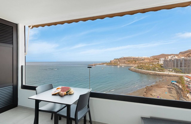 Vacances 'Ocean Wave Retreat' avec vue sur la mer, Wi-Fi et climatisation