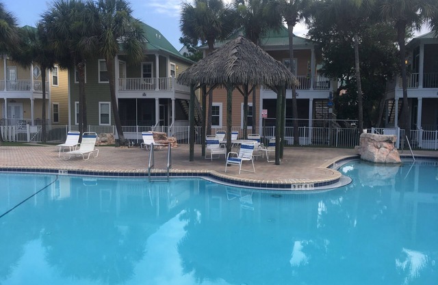 Vacation Paradise at Purple Parrot Resort Détendez-vous au Tiki Bar Nouveau sur le marché