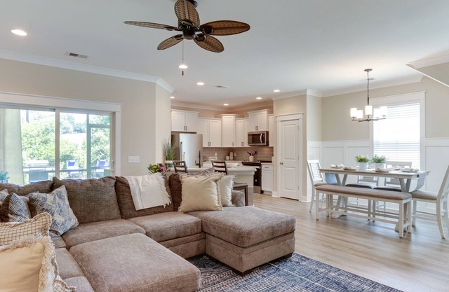 Vacation Rental & Grill 4 Mi to Coligny Beach Park