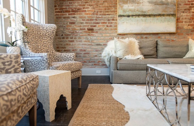 Chic & Stylish: Charming Condo in the Heart of New Orleans’ CBD