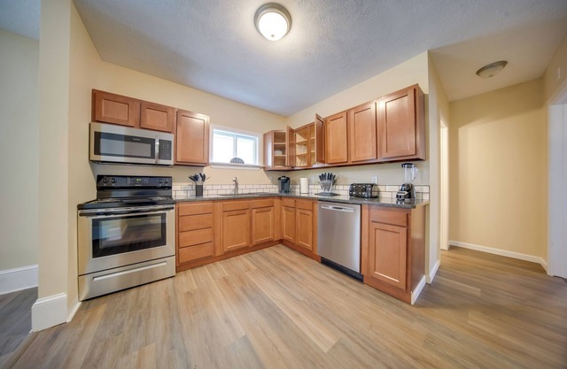 Vacation Rental w/Porch & Views of Lake Erie!