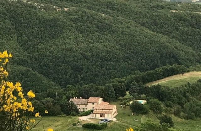 Vacances avec une vue magnifique, paradis de la randonnée et piscine en position panoramique