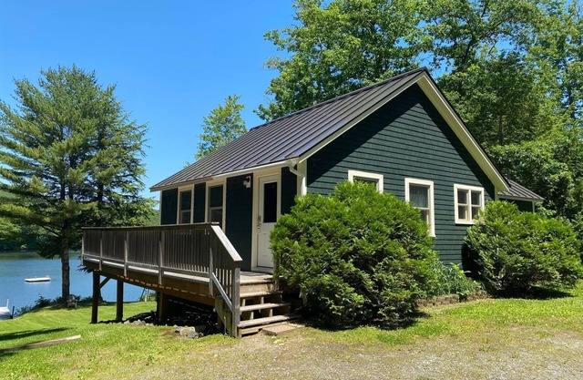 VACATIONLAND - Town of Hope - Hobbs Pond
