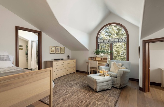 Vail/Beaver Creek luxury 5 br home with shuttle access to BC. Dogs ok