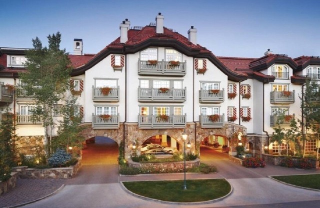 Vail Village Sonnenalp 2 Doubles hotel room w/ heated pool, spa, dining!