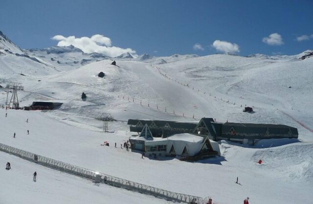 VAL THO SKIS AUX PIEDS 2 CHAMBRES,2 LITS DOUBLES, BALCON SUD,VUE PISTE
