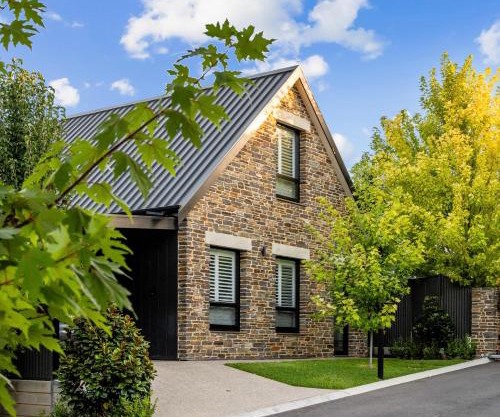 Vale 194 - Luxury Accommodation in McLaren Vale - 5 holiday homes with king size beds