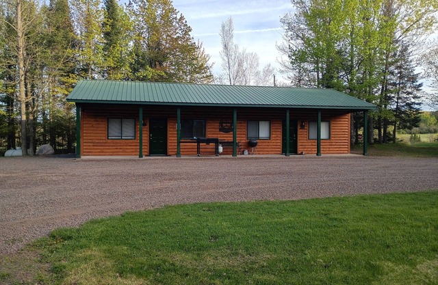 Valhalla View Cabins Trail Side 1-bedroom North of Washburn with WiFi, AC