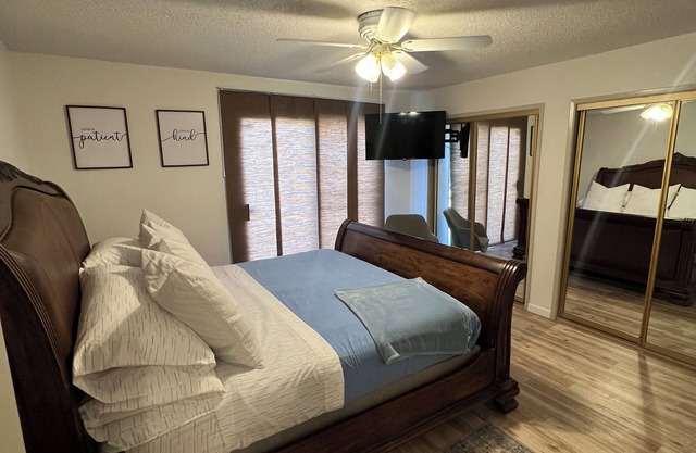 Valley Getaway: Spacious Home Perfect for Groups