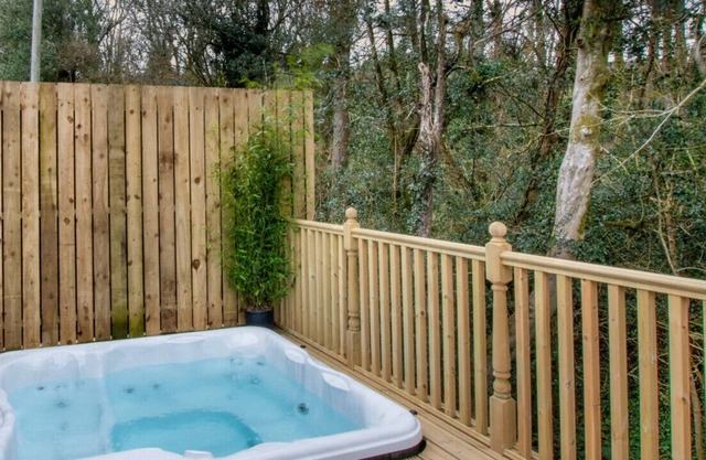 Valley Grove Hot Tub D