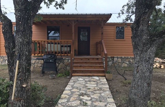 Cabane avec vue sur la vallée à la retraite de la maison Brazos