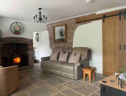 Valley View Cottage with stunning balcony views!