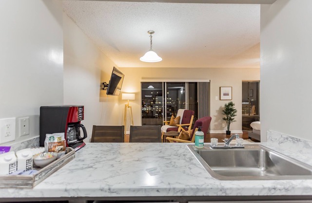 Value downtown Memphis apartment w/ gourmet kitchen