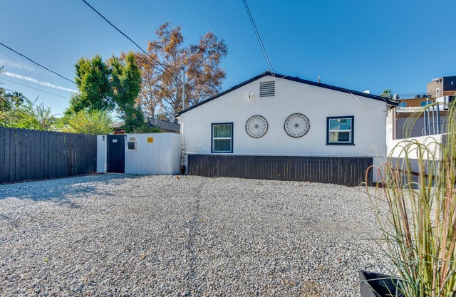 Van Nuys Abode w/ Patio, 7 Mi to Universal Studios