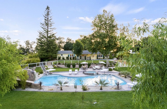 Vaquero Verano with Bunkhouse and Loft - Pool and Spa Property!