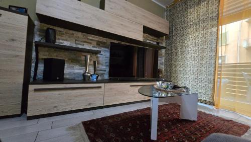 VARESE PRIME - Feel at home, right in the heart of Varese - Stylish and large Apartment, Air Conditioning, 2 Baths, 2 Parking, City Centre, Villa Esengrini Montalbano