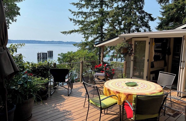 Vashon Waterfront: superbes vues sur la forêt et la mer - Cosy, Sunny, Seaside Cottage