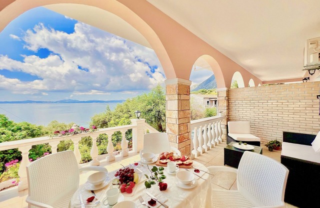 Vasilis Nissaki Luxury Holiday Home