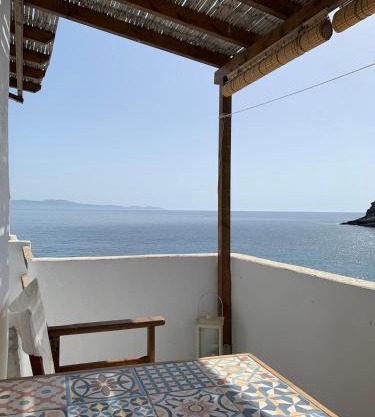 Vathi Balcon Tinos