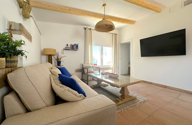VILLA CLAVERO 2 PAX Private suite with terrace, WIFI, parking, pool, sea views