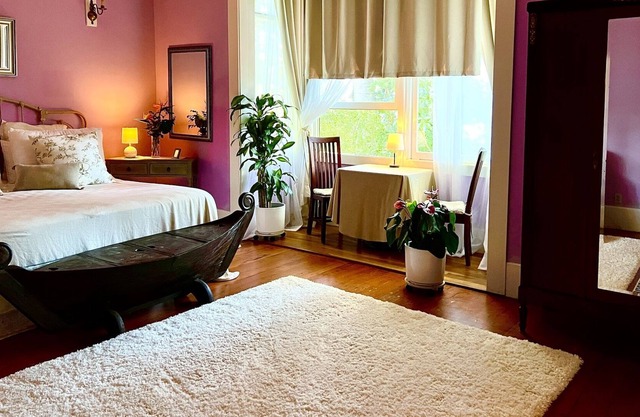 Eco-Boutique B&B | Royal King Suite-N-Suite @ Aloha Boutique Hotel in Hawi