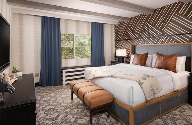 Vegas-Style Lodge with Fitness Center & Casino | Shuttle to Airport