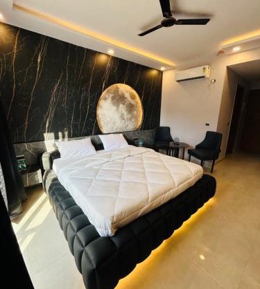 Velvet Vista Stay-Omaxe Hazratganj