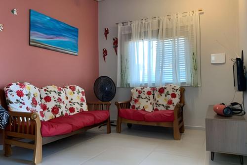 Venha aproveitar o litoral de Peruíbe em apartamento aconchegante (apartamento primeiro andar)